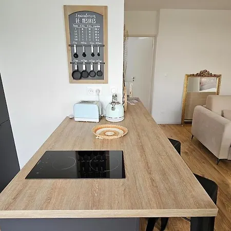 Elegant In A Luxury Apartment *