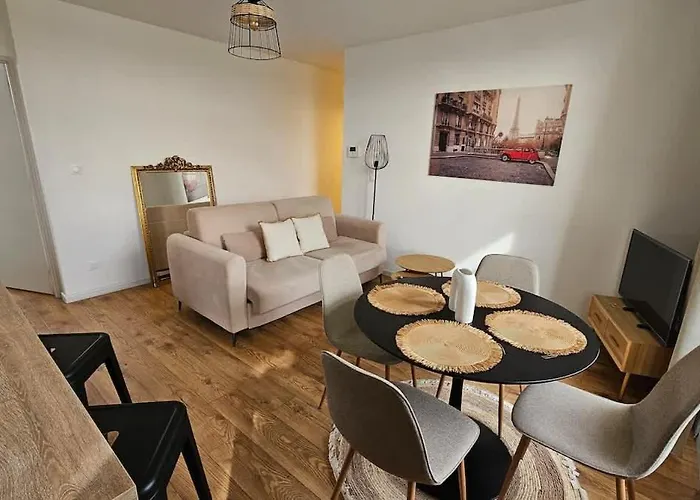 Elegant In A Luxury Appartamento